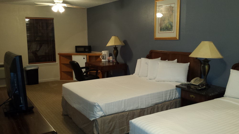 Four Horseman Travel Lodge Pilot Point 外观 照片